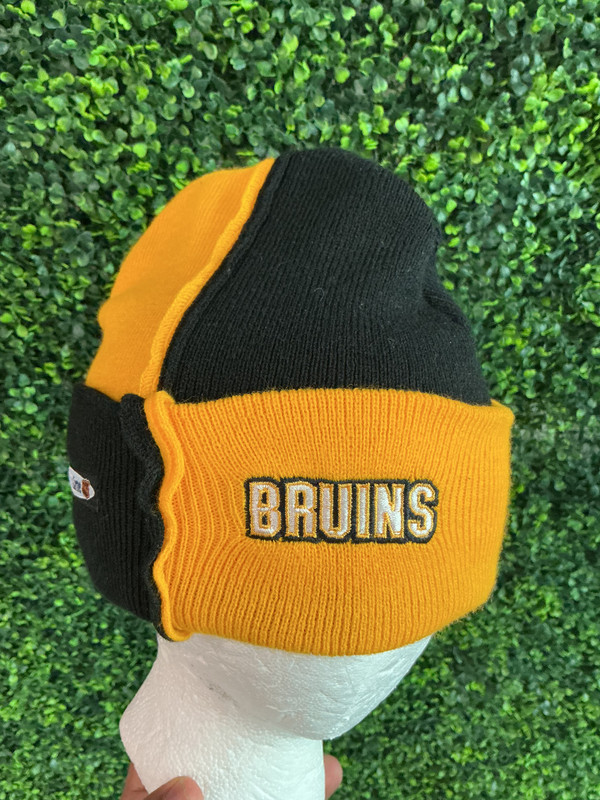 VINTAGE BOSTON BRUINS SPLIT BEANIE