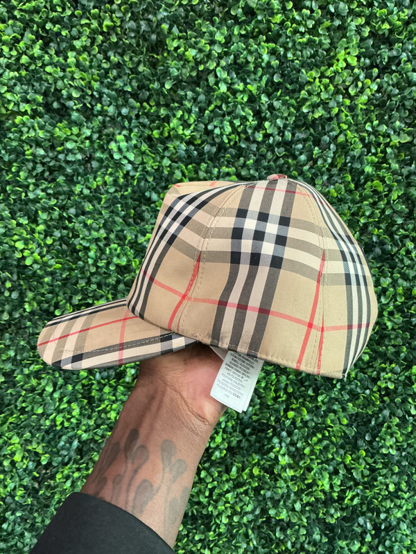 BURBERRY BASEBALL CAP