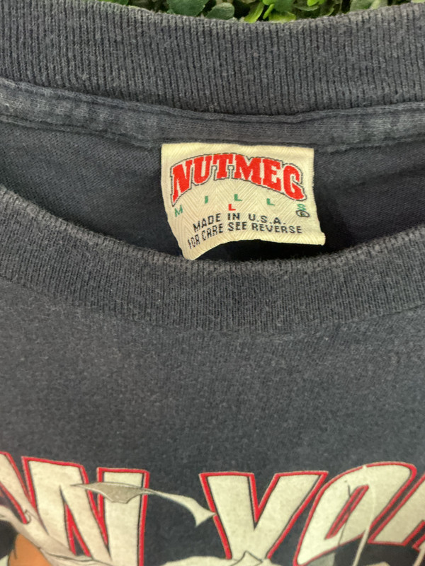 VINTAGE NEW YORK YANKEES NUTMEG BREAKTHROUGH TEE