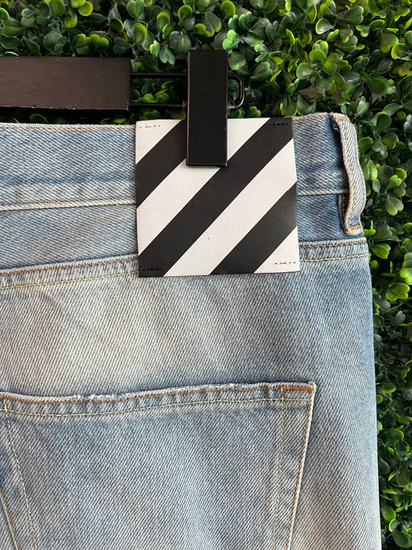 OFF WHITE DISTRESSED DIAGONAL STRIPPED BLUE JEANS (SZ 36)