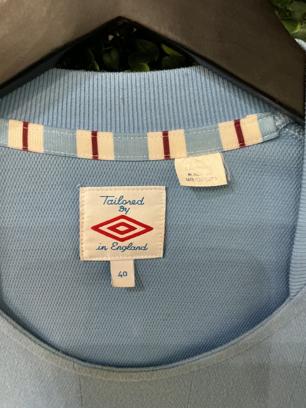 MANCHESTER CITY 2009/10 UMBRO DISTRESSED KIT