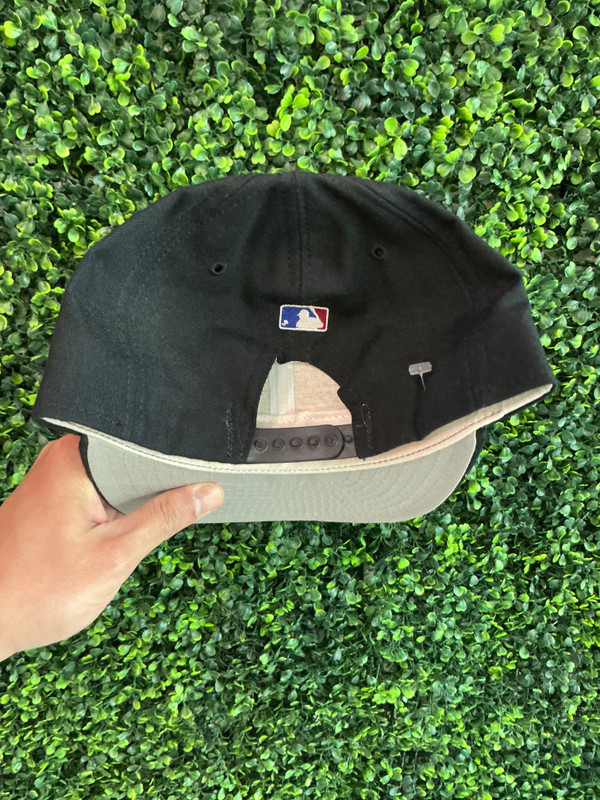 DEADSTOCK VINTAGE 1996 WORLD SERIES NEW ERA SNAPBACK