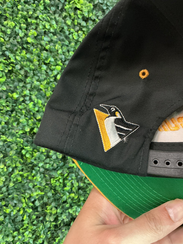 VINTAGE PITTSBURGH PENSUINS G CAP SNAPBACK