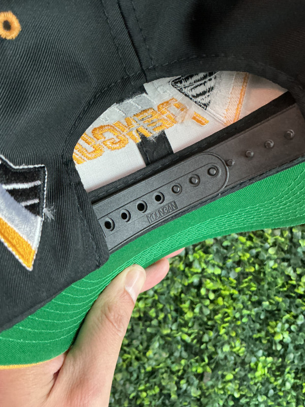 VINTAGE PITTSBURGH PENSUINS G CAP SNAPBACK