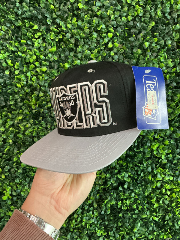 DEADSTOCK VINTAGE OAKLAND RAIDERS AJD SNAPBACK