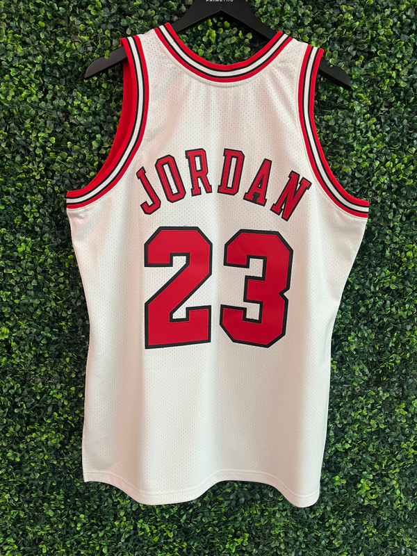 MICHAEL JORDAN AUTHENTIC MITCHELL & NESS CHICAGO BULLS HOME JERSEY