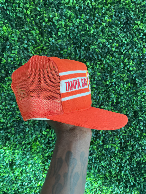 VINTAGE TAMPA BAY BUCCANEERS TRUCKER HAT