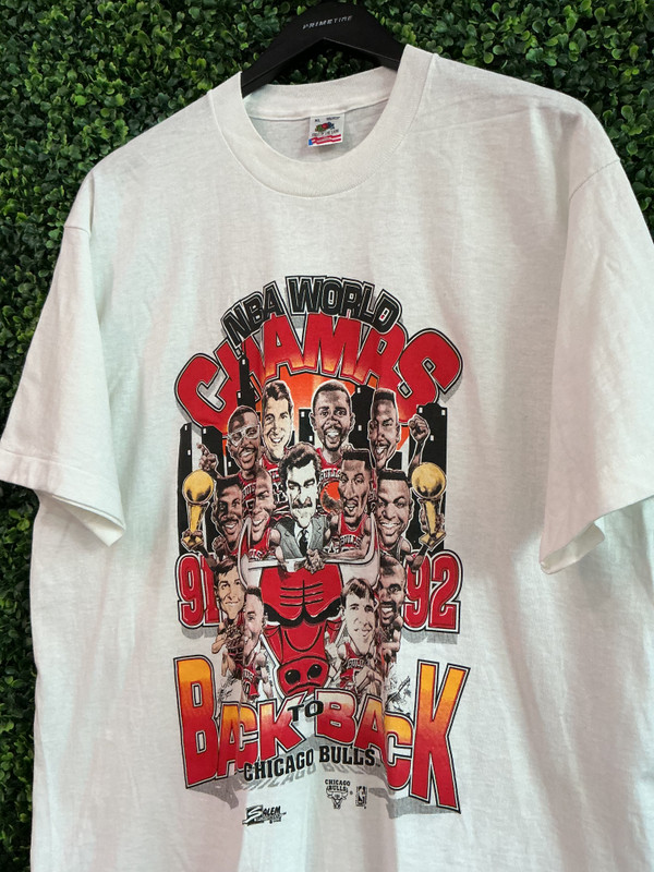 VINTAGE CHICAGO BULLS BACK 2 BACK CHAMPS FRUIT OF THE LOOM TEE