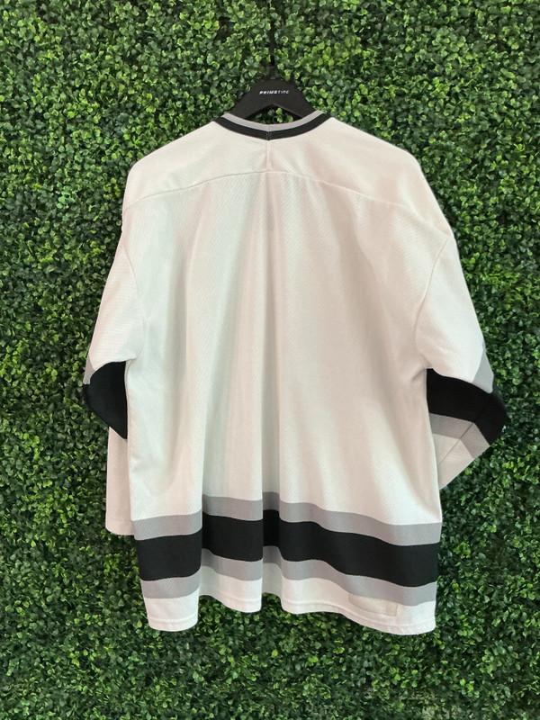 VINTAGE LOS ANGELES KINGS CCM  WHITE JERSEY