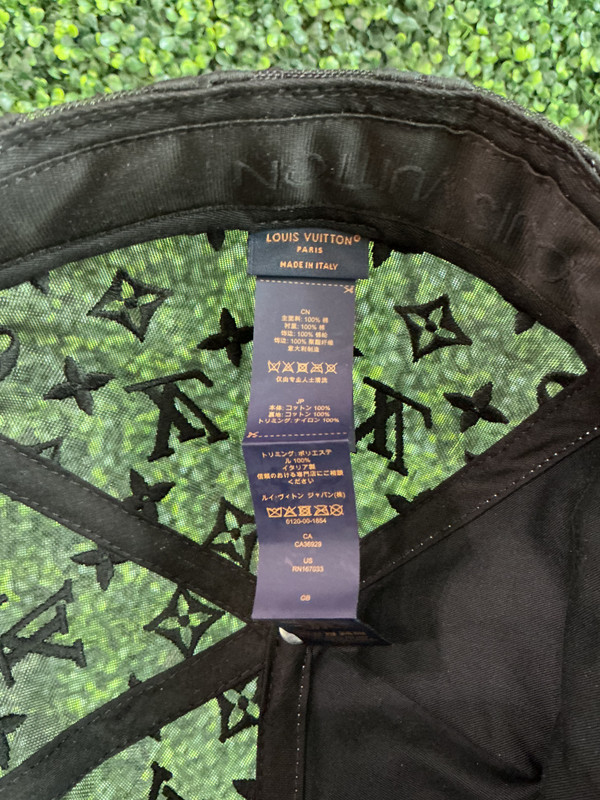 BRAND NEW LOUIS VUITTON LOVERS TRUCKER HAT
