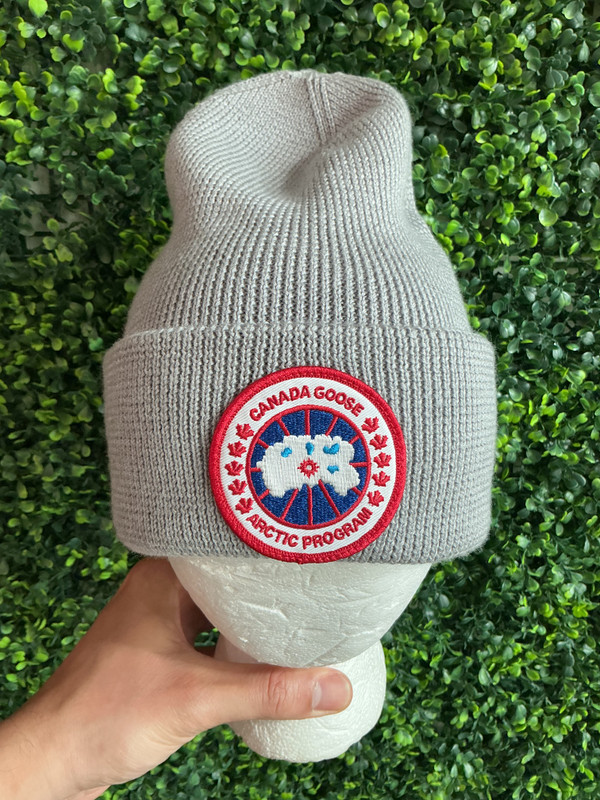 CANADA GOOSE GREY ARTIC DISC RIBBED-KNIT BEANIE