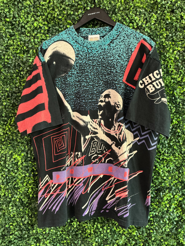 VINTAGE MICHAEL JORDAN GRAPHIC MAGIC JOHNSON T'S SHIRT