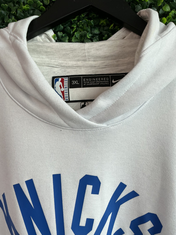 NEW YORK KNICKS WHITE NIKE ENGINEERED HOODIE (3XL)