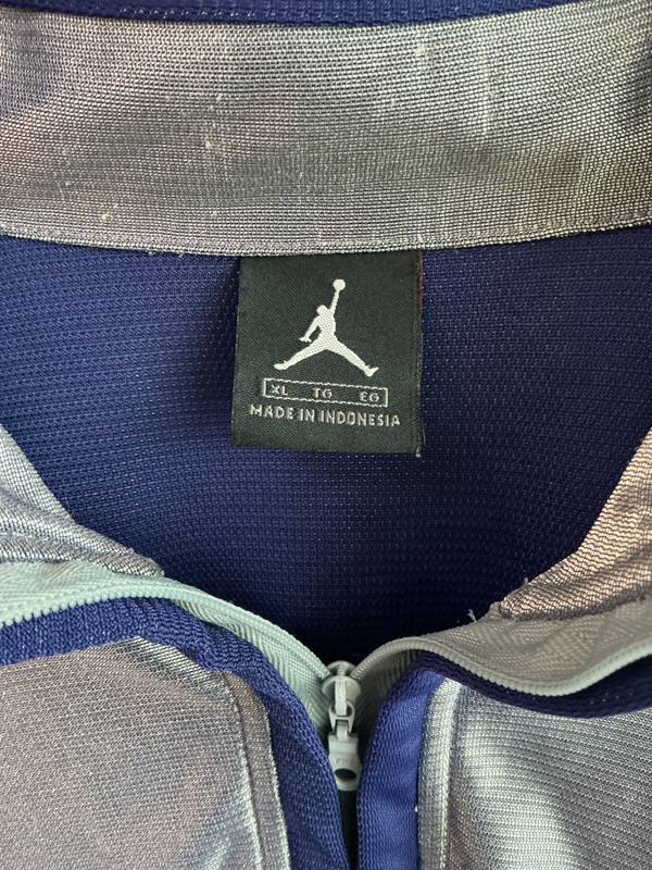 VINTAGE JORDAN BRAND IRIDESCENT SILVER QUARTER ZIP PULLOVER