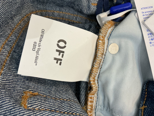 BRAND NEW OFF-WHITE WIDE LEG STAR DISTRESSED DENIM SHORTS (SZ 30)