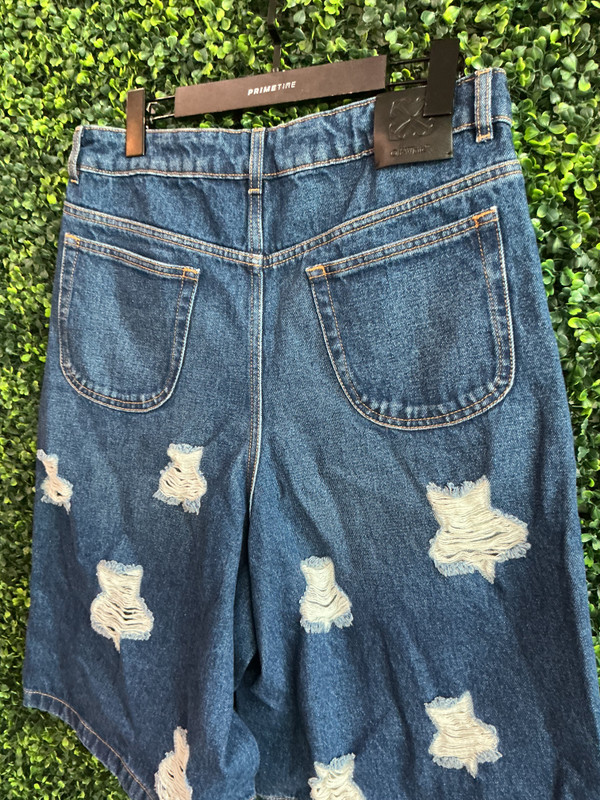 BRAND NEW OFF-WHITE WIDE LEG STAR DISTRESSED DENIM SHORTS (SZ 30)