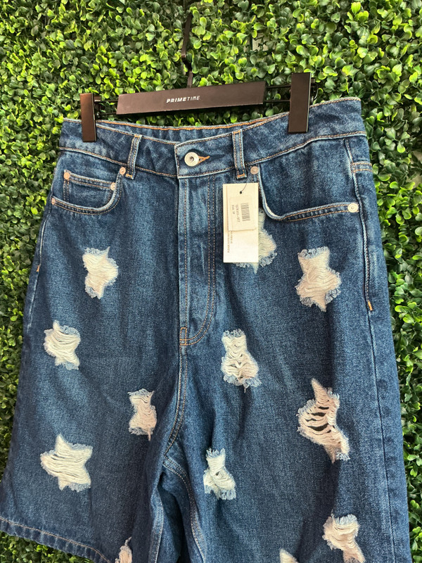 BRAND NEW OFF-WHITE WIDE LEG STAR DISTRESSED DENIM SHORTS (SZ 30)