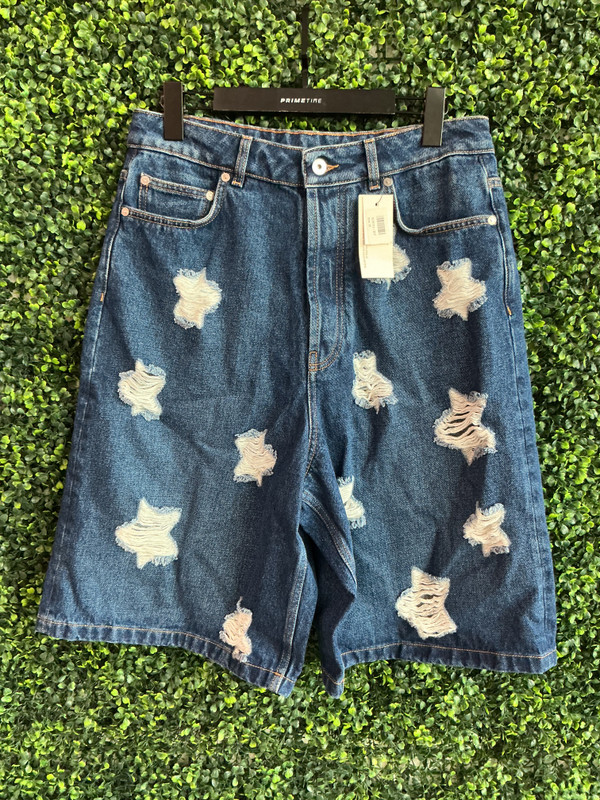 BRAND NEW OFF-WHITE WIDE LEG STAR DISTRESSED DENIM SHORTS (SZ 30)
