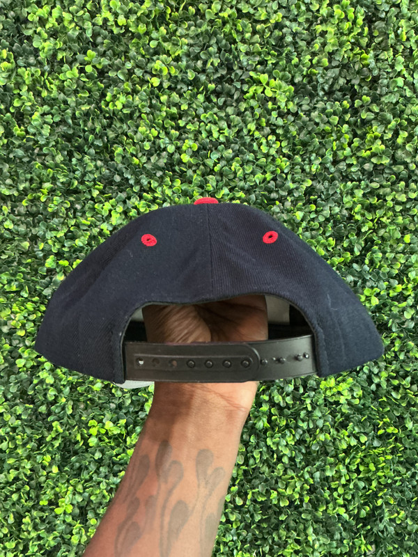 VINTAGE CHICAGO BULLS LOGO ATHLETIC BLACK SNAPBACK