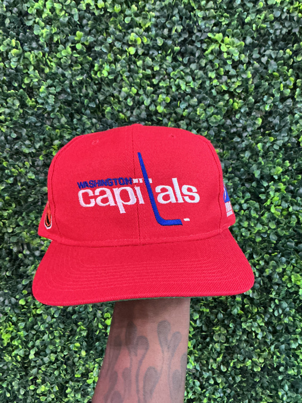 VINTAGE WASHINGTON CAPITALS SPORTS SPECIALTIES SNAPBACK