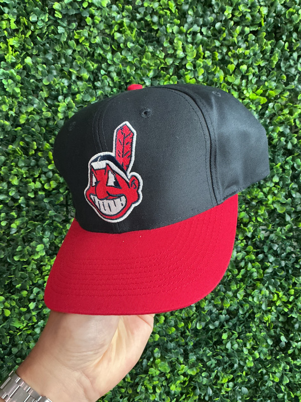VINTAGE CLEVELAND INDIANS LOGO ATHLETIC SNAPBACK