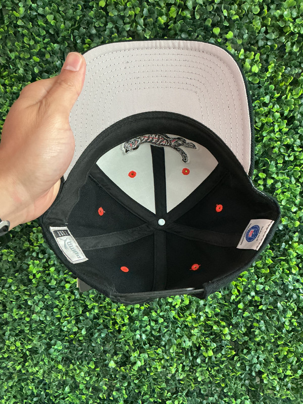 VINTAGE DEADSTOCK CINCINNATI BENGALS LEAPING TIGER SNAPBACK
