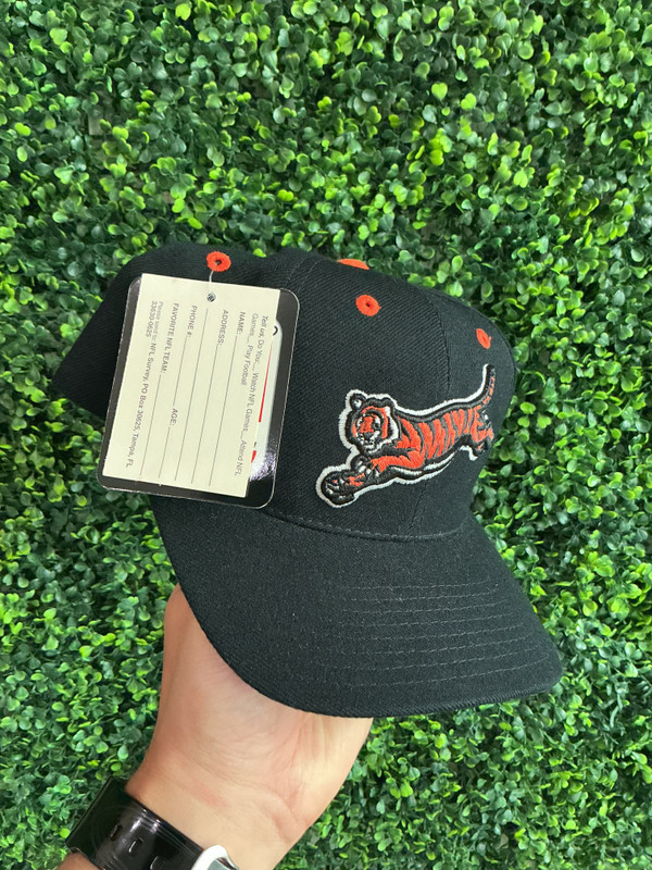 VINTAGE DEADSTOCK CINCINNATI BENGALS LEAPING TIGER SNAPBACK