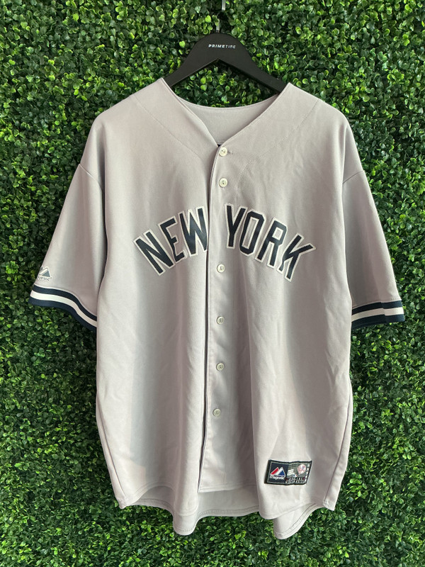 VINTAGE DEREK JETER NY YANKEES GREY MAJESTIC JERSEY (SZ XXL)