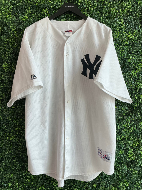 VINTAGE NY YANKEES WHT MAJESTIC JERSEY