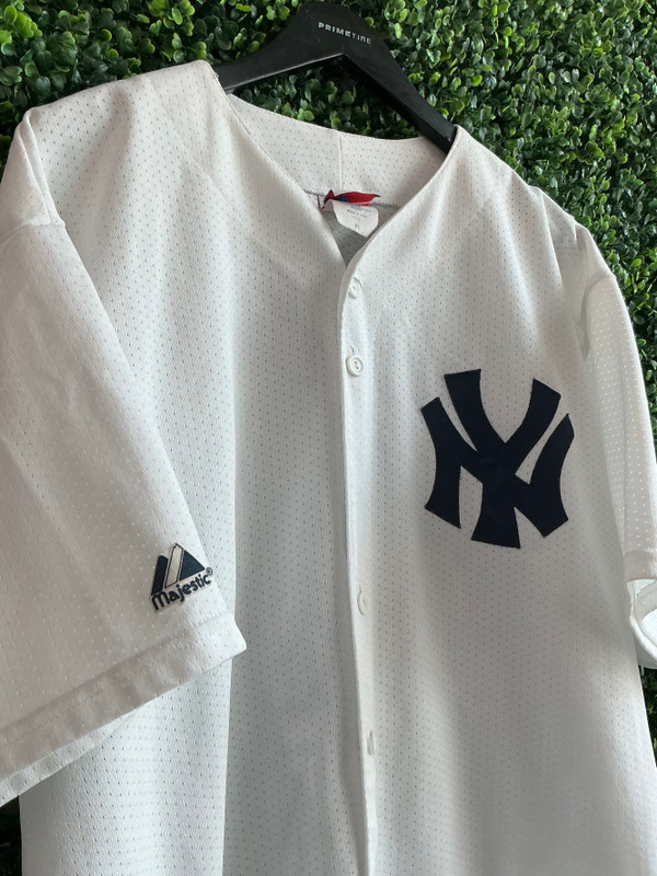 VINTAGE NY YANKEES WHT MAJESTIC JERSEY