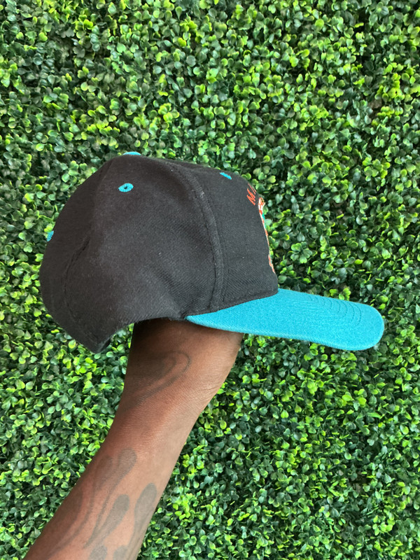 VINTAGE MIAMI DOLPHINS AJD SNAPBACK