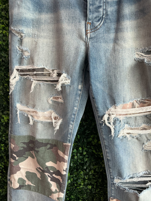AMIRI MILITARY ART PATCH JEANS (SZ 36 )