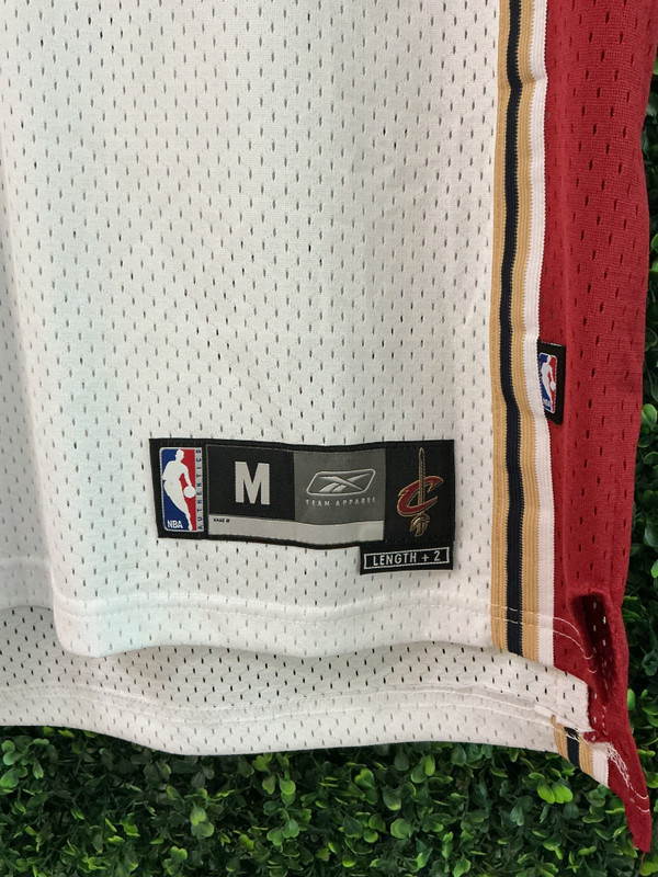 DEADSTOCK LEBRON JAMES CLEVELAND CAVALIERS REEBOK SWINGMAN JERSEY