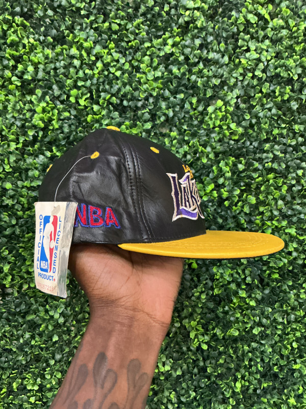 DEADSTOCK VINTAGE LOS ANGELES LAKERS LEATHER SNAPBACK