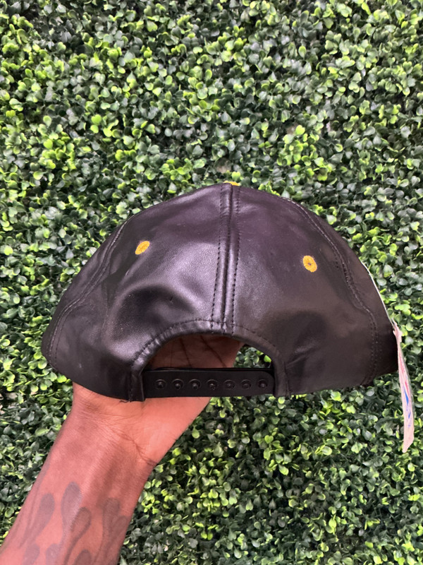 DEADSTOCK VINTAGE LOS ANGELES LAKERS LEATHER SNAPBACK