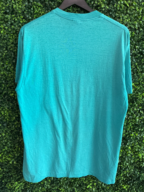 VINTAGE CHARLOTTE HORNETS TRENCH MFG LOGO DISTRESSED TEE (SZ XL)