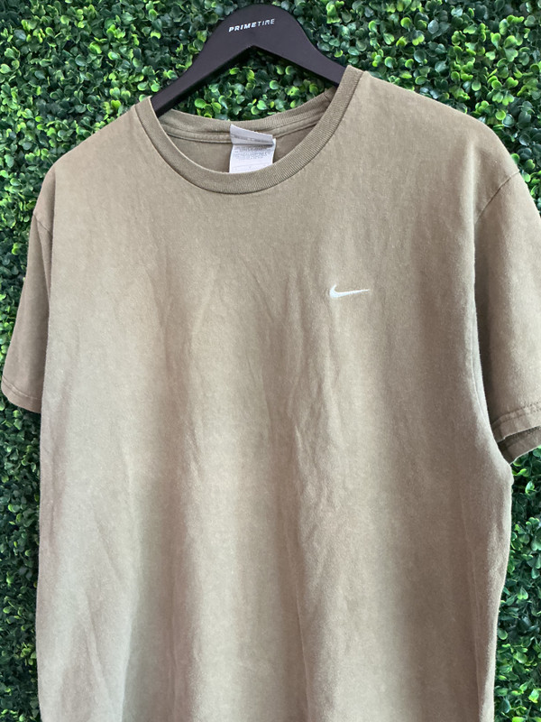 VINTAGE NIKE EMBROIDERED SWOOSH OLIVE GREEN TEE