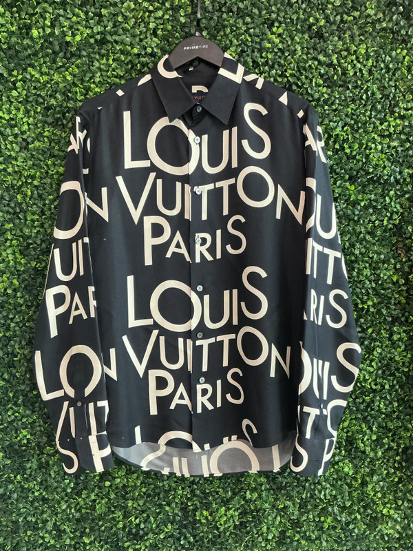 LOUIS VUITTON 2019 TYPOGRAPHY BUTTON UP (SZ L)