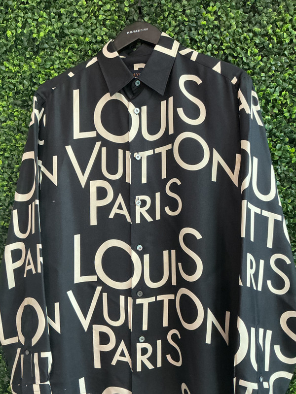 LOUIS VUITTON 2019 TYPOGRAPHY BUTTON UP (SZ L)