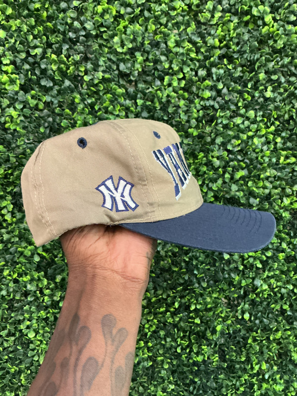 VINTAGE NEW YORK YANKEES TAN/BLUE TWILL BRAND SNAPBACK