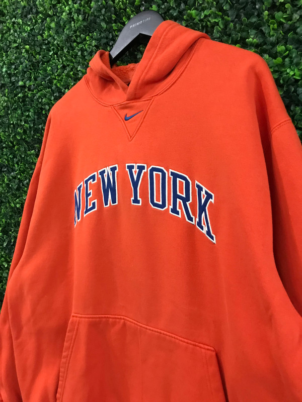 NEW YORK KNICKS NIKE CENTER SWOOSH HOODIE