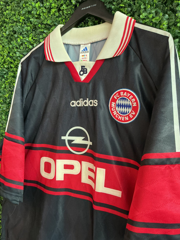 VINTAGE BAYERN MUNICH ADIDAS KIT
