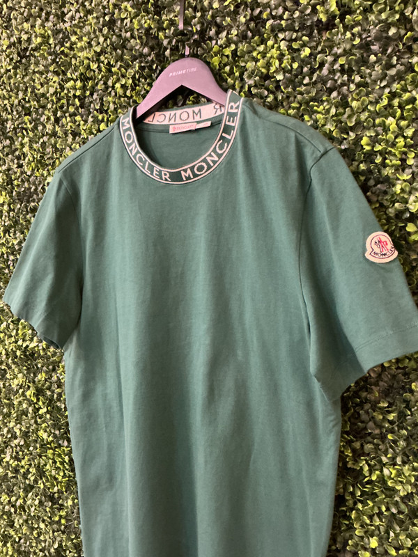 BRAND NEW MONCLER GREEN NECK LOGO TEE