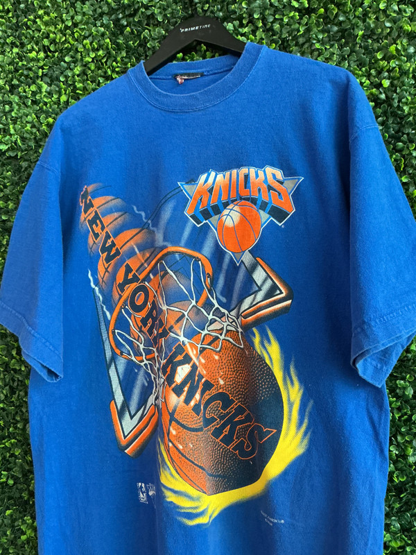 VINTAGE NY KNICKS MAGIC JOHNSON T'S GRAPHIC TEE