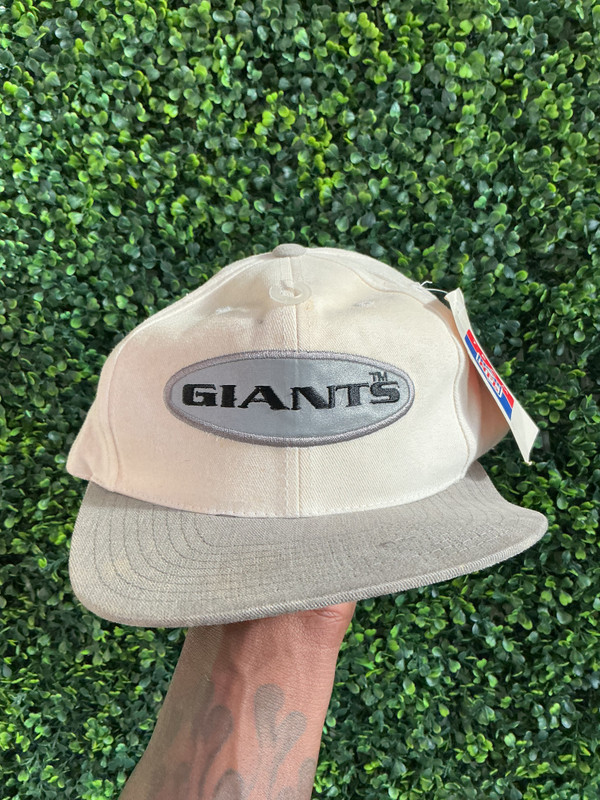 DEADSTOCK VINTAGE NEW YORK GIANTS Y2K LOGO SNAPBACK