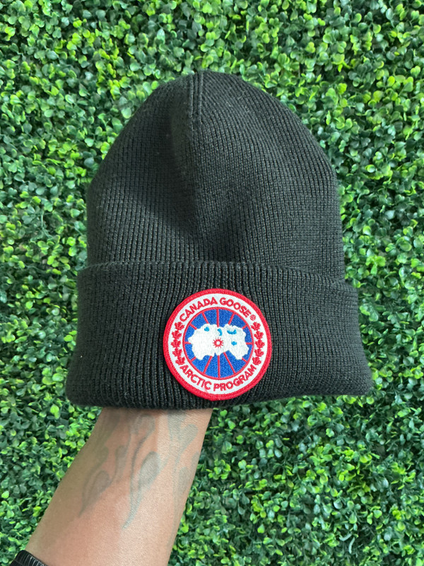 CANADA GOOSE LOGO BEANIE