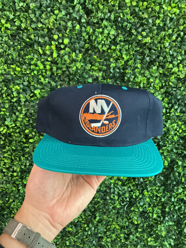 VINTAGE NEW YORK ISLANDERS SPORTS SPECIALTIES SNAPBACK