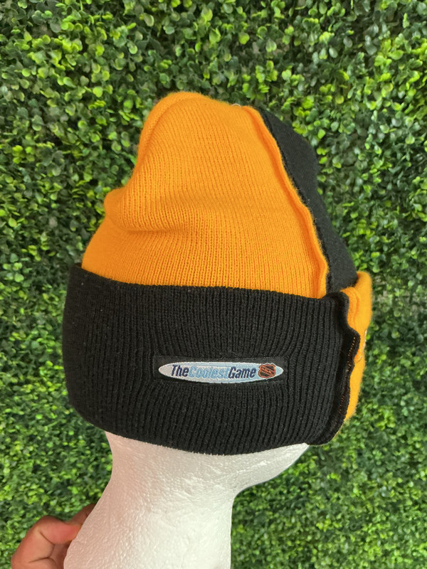 VINTAGE BOSTON BRUINS SPLIT BEANIE