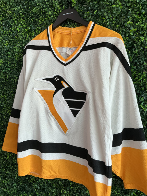 VINTAGE PITTSBURGH PENGUINS MASKA HOME JERSEY