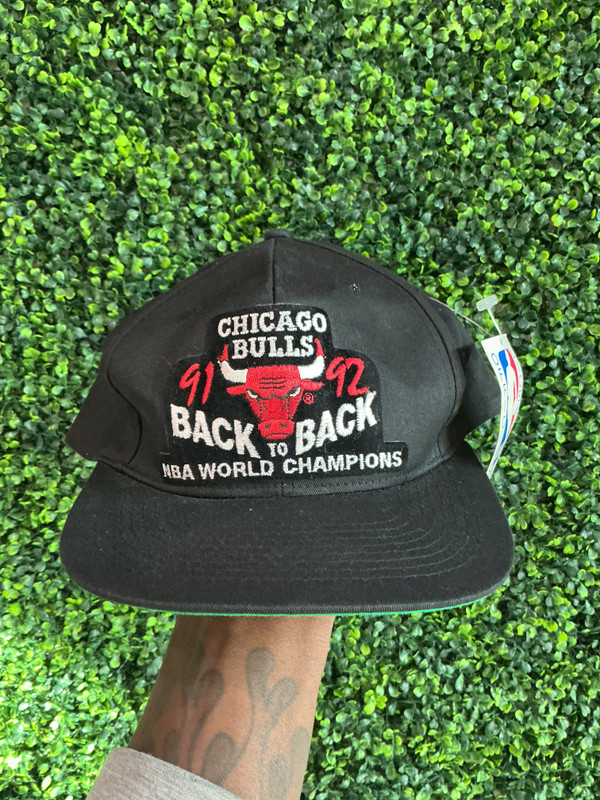 DEADSTOCK VINTAGE CHICAGO BULLS BACK 2 BACK CHAMPIONS SNAPBACK